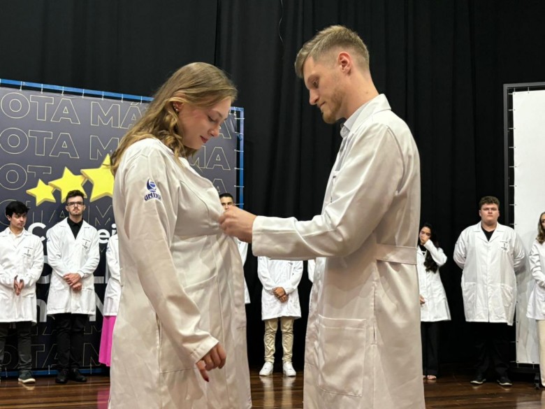 arquivos/tinyMCE4/admmogly/curso-de-medicina-promove-aula-inaugural e-cerimonia-de-entrega-de-jalecos-aos-novos-estudantes/jalecos09.jpeg